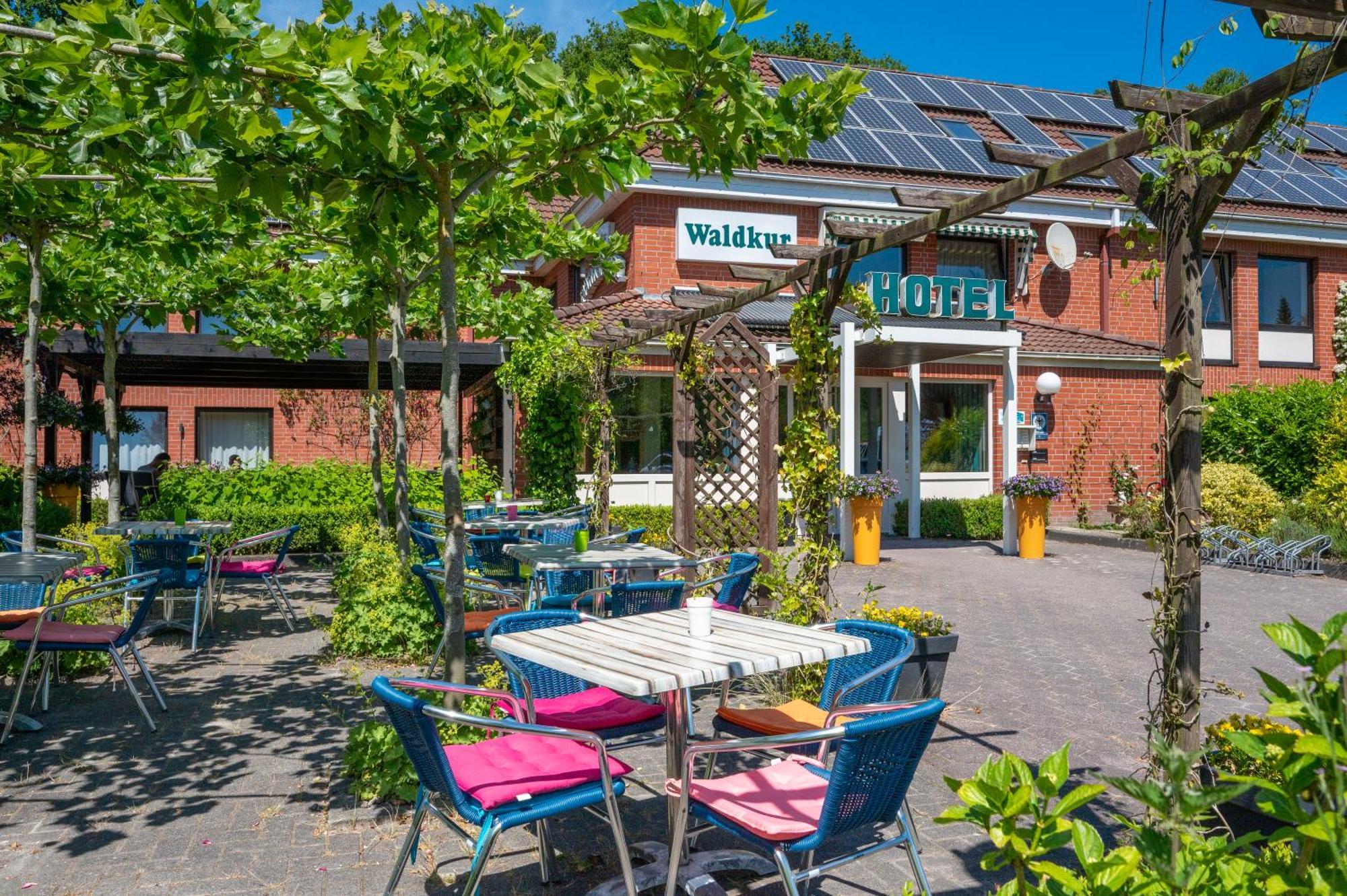 Hotel Waldkur Leer Exterior photo